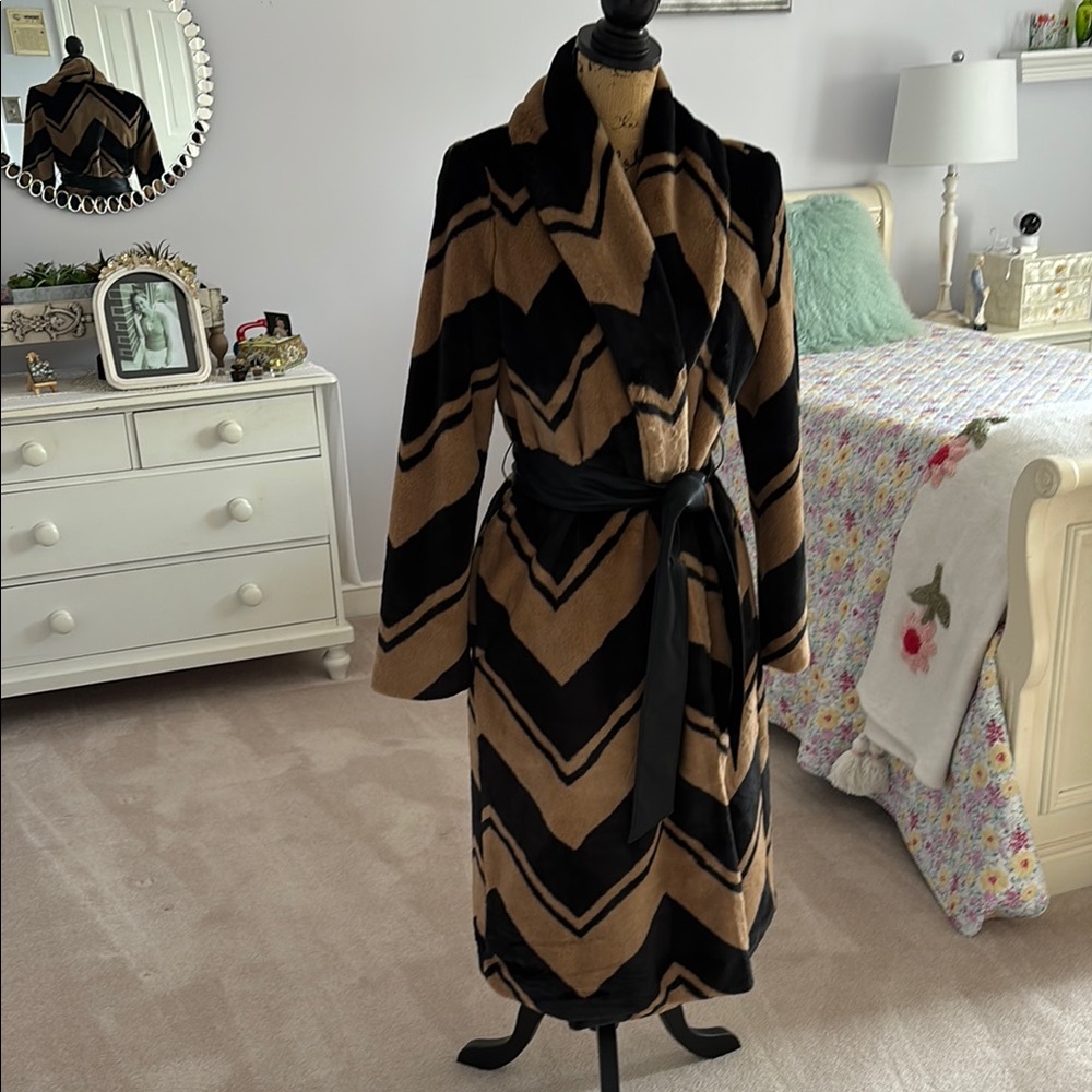 Women's Banana Republic Chevron Faux-Fur Coat in Black & Brown Size S